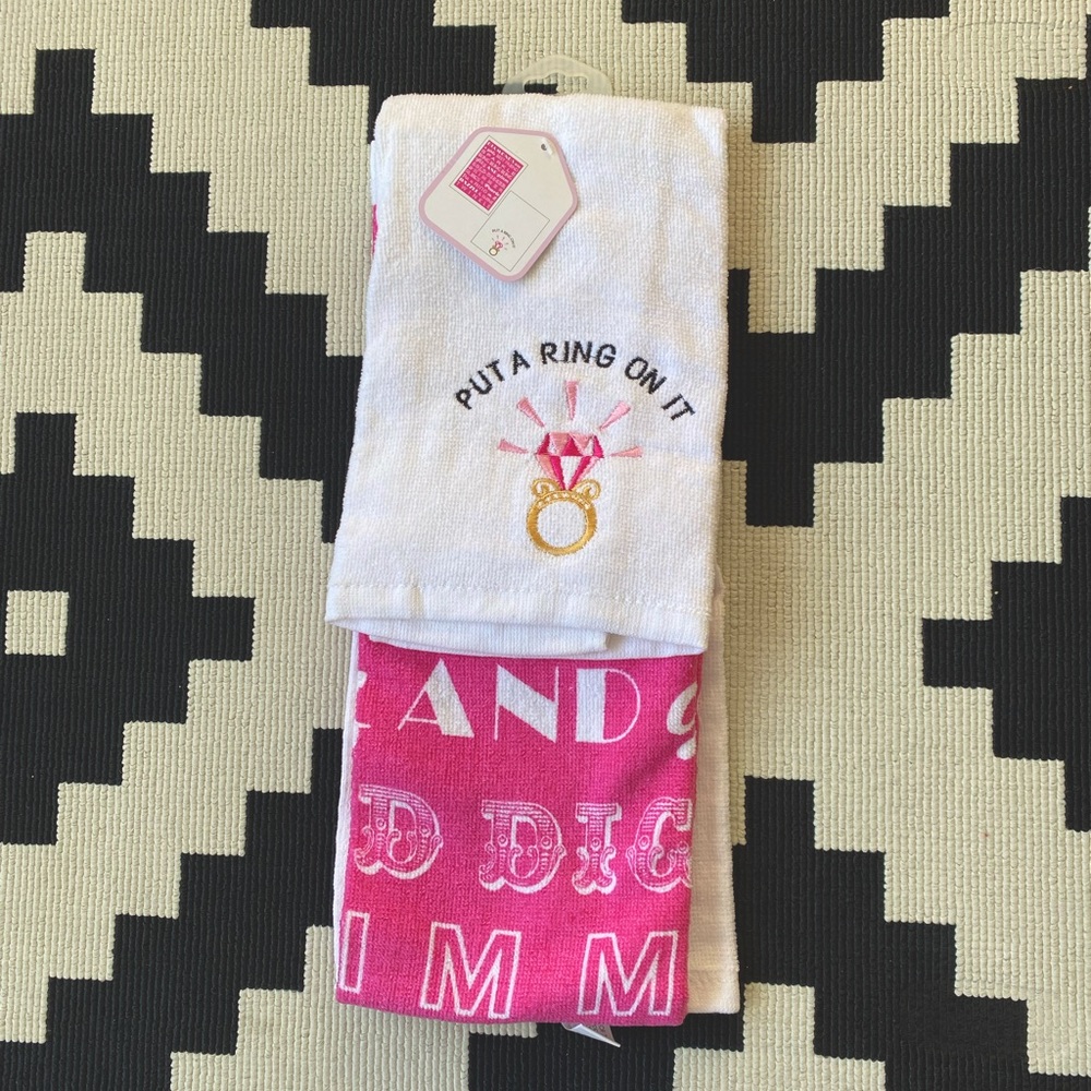 Two-Pack Bridal Themed Hand Towels 💍